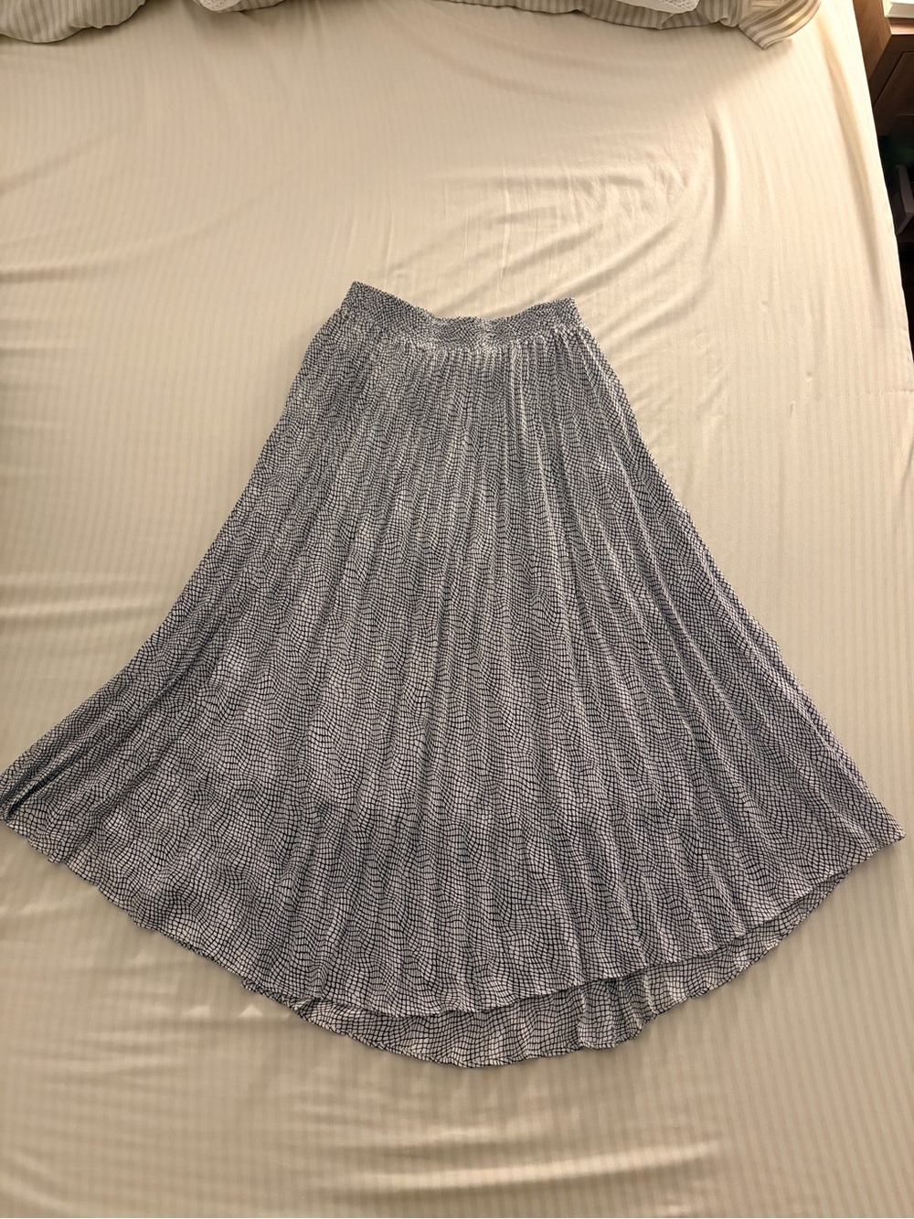 Tahari Navy and White Printed Pleated Maxi Skirt